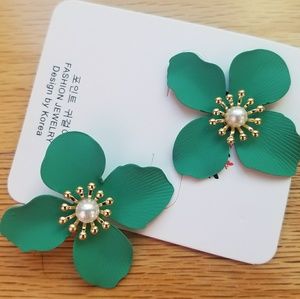 ❤Host Pick❤Green flower earring